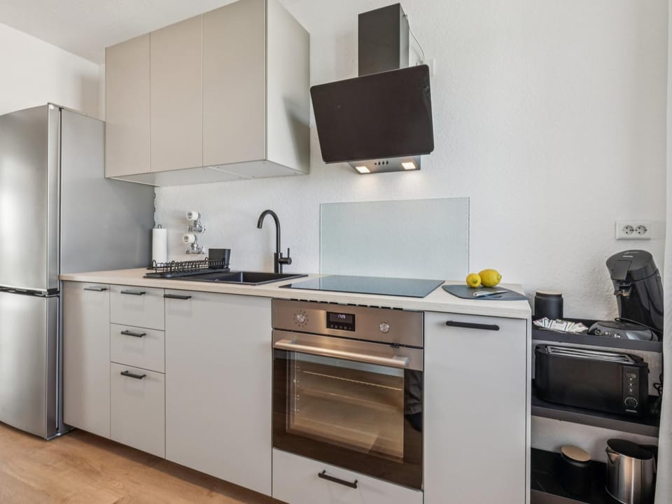 Coffee/tea facilities, Kitchen or kitchenette, Photo of the whole room, oven, stove, toaster, towels, kitchen