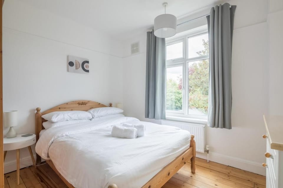 BIG 3 Bed House Lovely Garden House in Cambridge