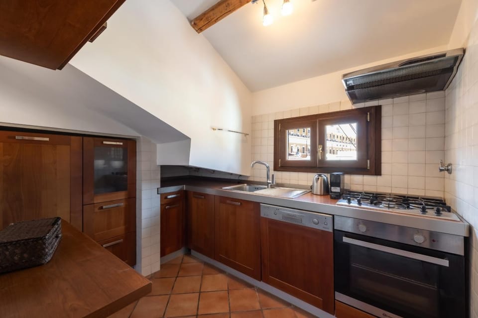 Kitchen or kitchenette, dishwasher, stove