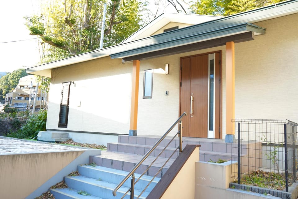 Property building, Facade/entrance, Day