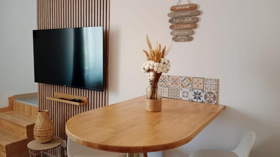 TV and multimedia, Living room, Dining area