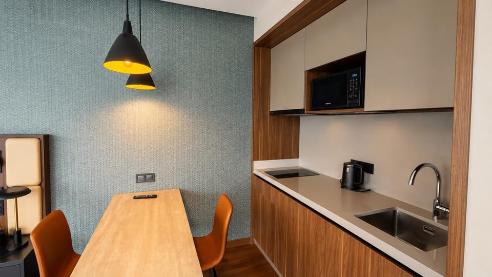 Coffee/tea facilities, Dining area