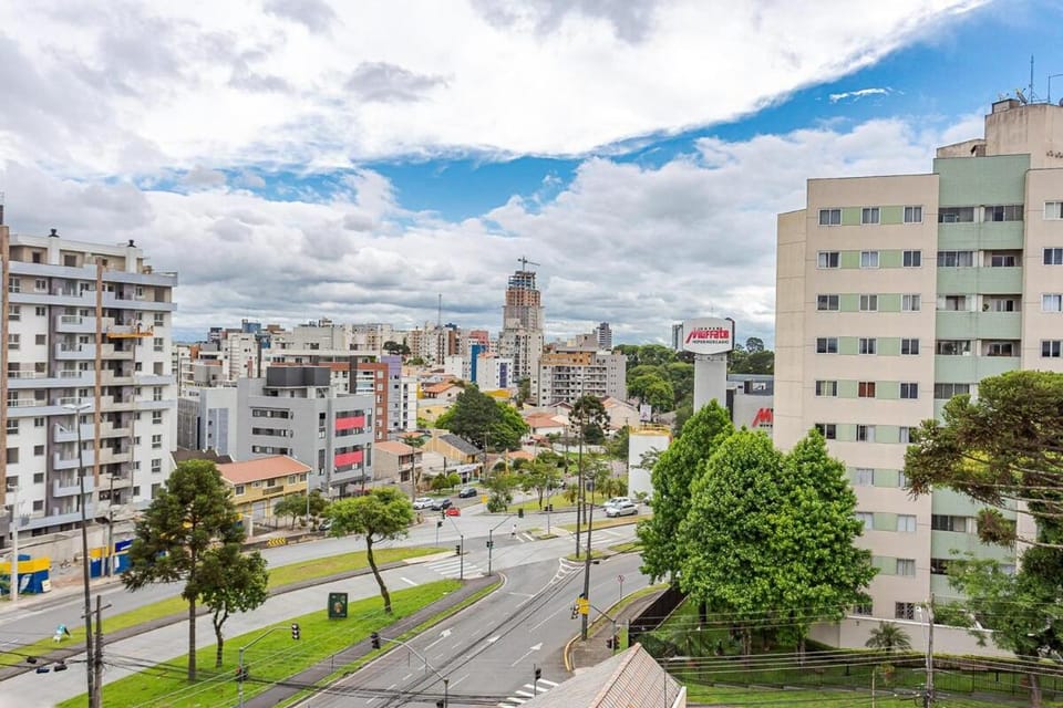 Quarto Executivo com Vaga Próximo ao Shopping Palladium Apartment in Curitiba