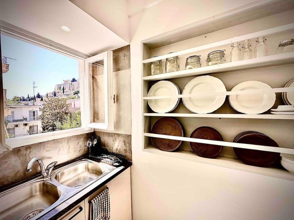 Acropolis Plaka Retreat - AcroNest Apartment in Plaka
