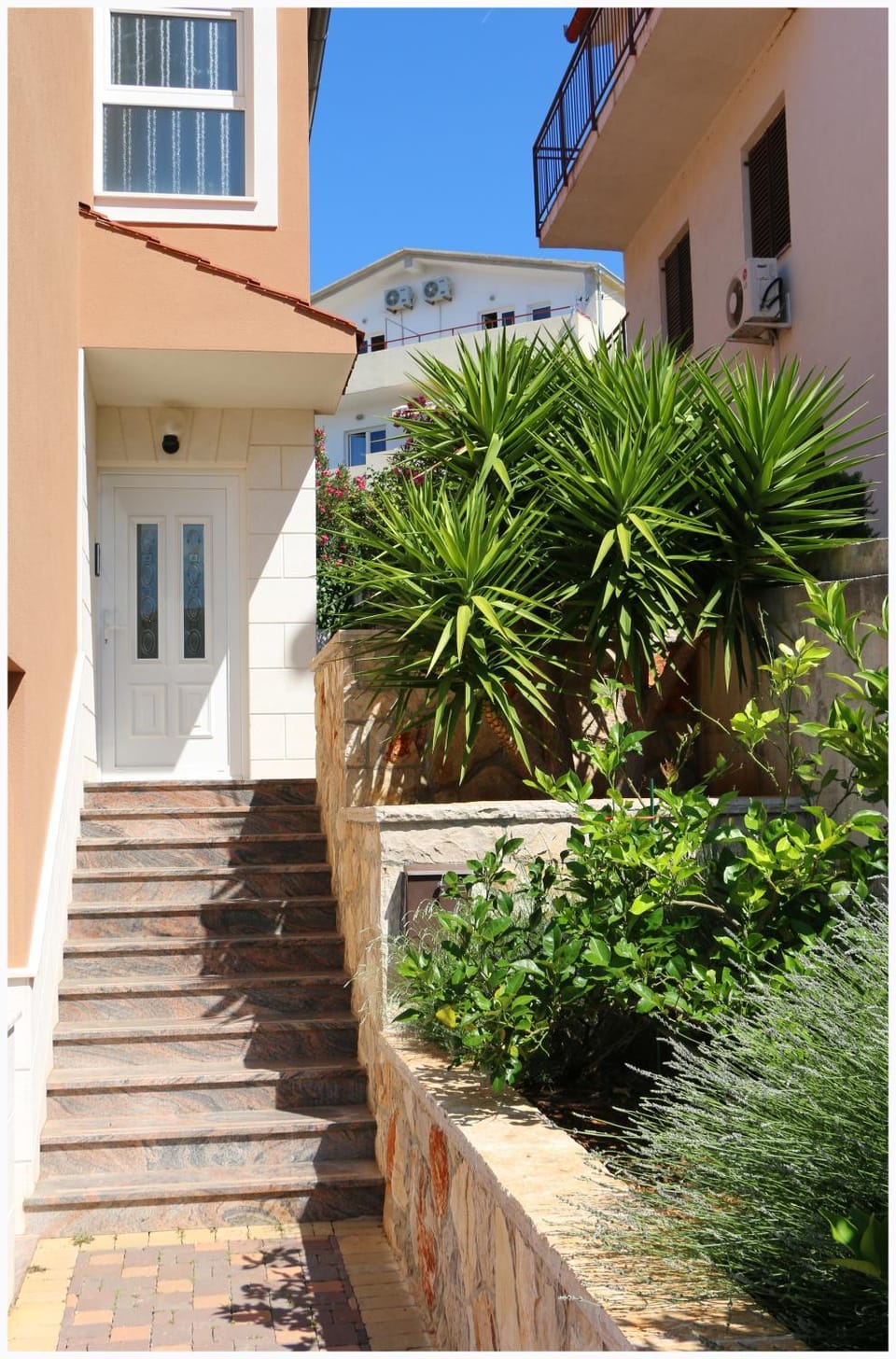 Facade/entrance