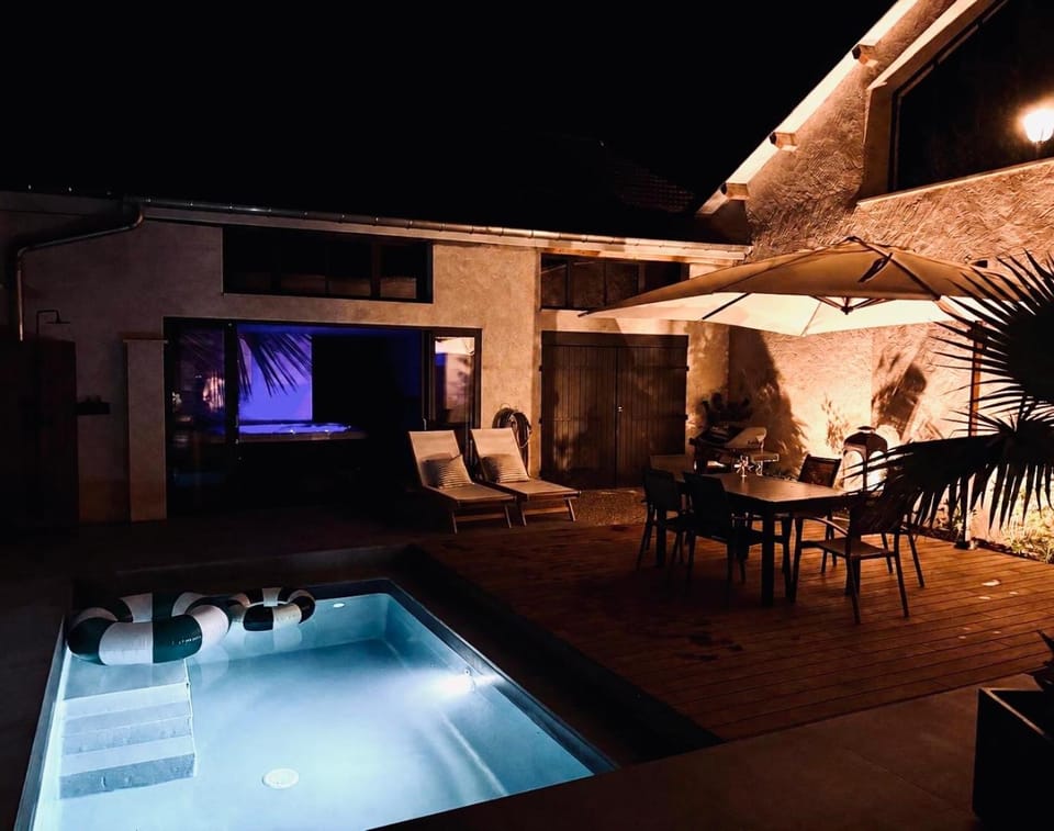 Appartement avec jacuzzi et piscine sur les remparts Apartment in Langres