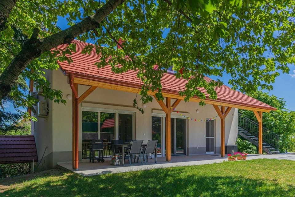 Family Friendly Villa in Fonyód w Pool & Ac by NW Apartment in Hungary
