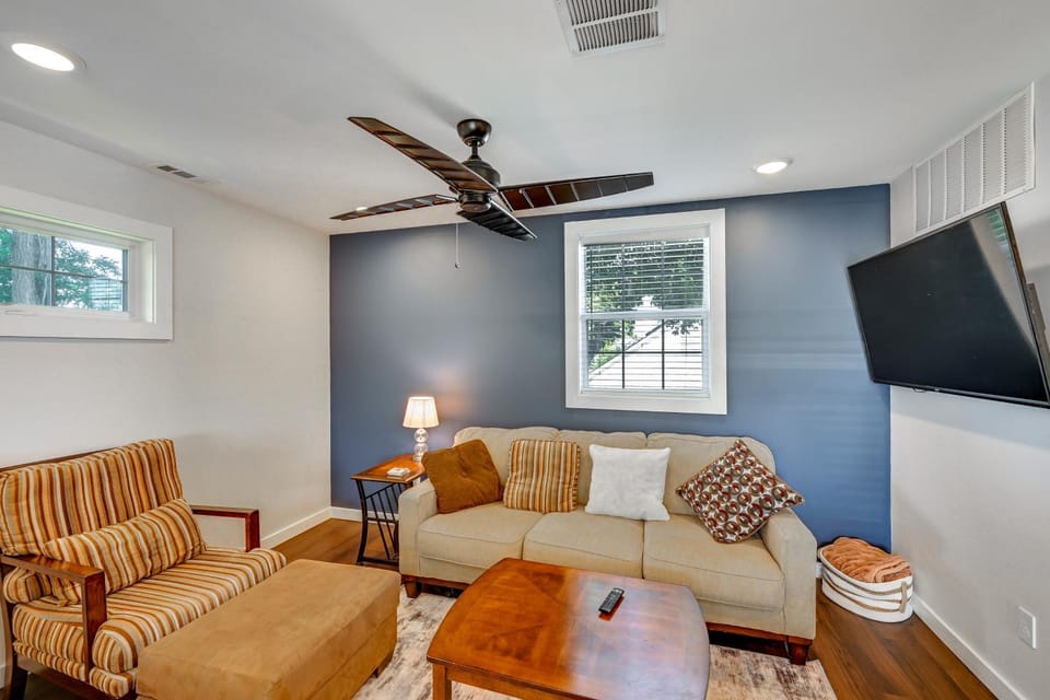 Walk to Dtwn South Bend! Charming Guest House House in South Bend