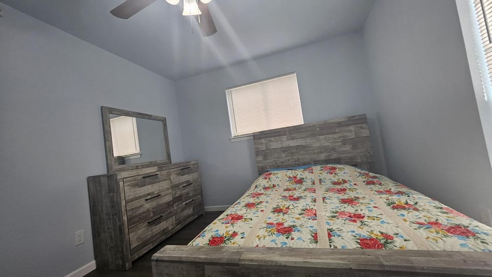 5 bedroom home, big family House in Arlington
