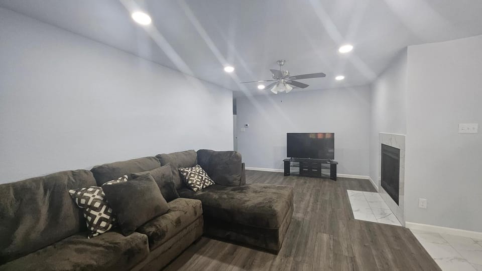 5 bedroom home, big family House in Arlington