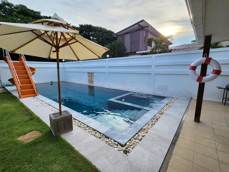 Property building, Swimming pool