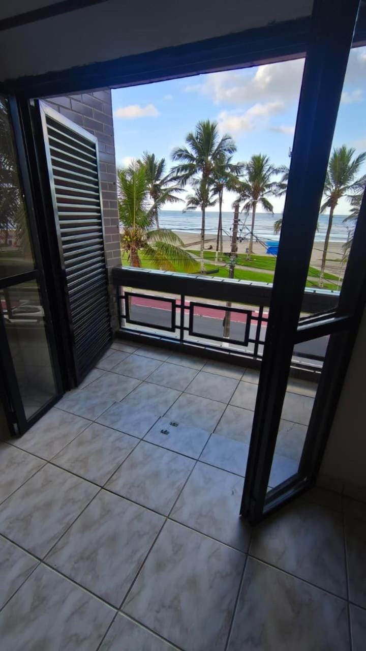 Apê d'praia 32 - Beira Mar Bertioga Apartment in Bertioga