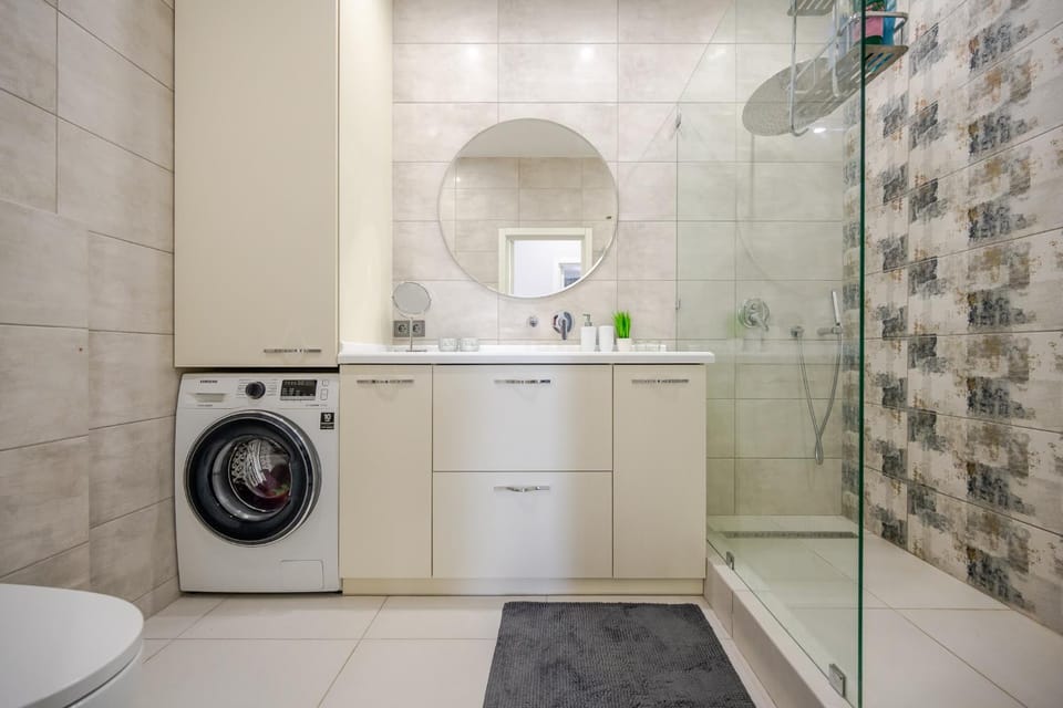 Сучасна квартира з панорамними вікнами та видом на море fainorent Apartment in Odessa