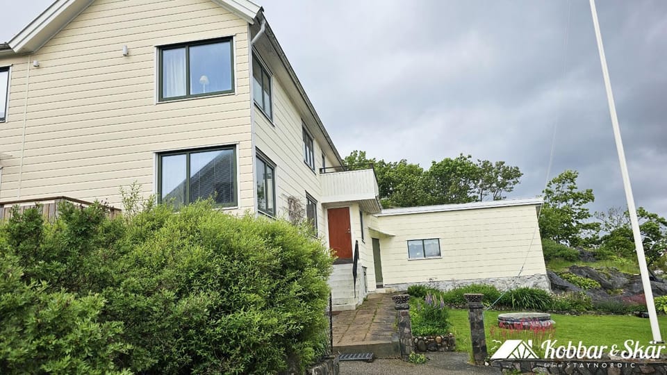 Property building, Facade/entrance, Off site