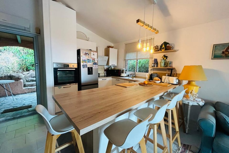 House with 2 terraces and a garden in Pietrosella House in Corsica