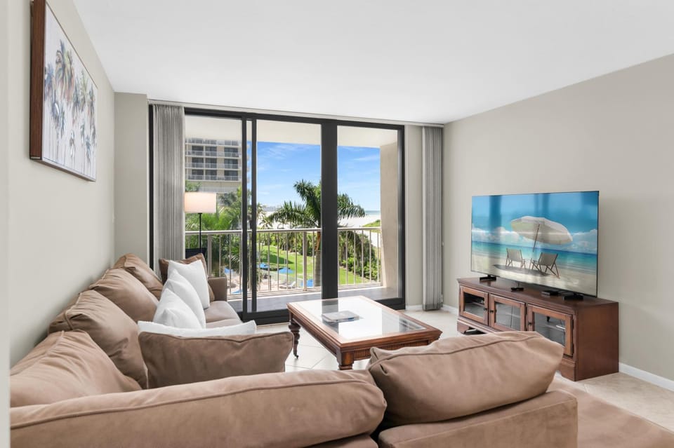 Beachfront 4th Floor 2 Bed I Pool & Gulf Views Apartment in Marco Island