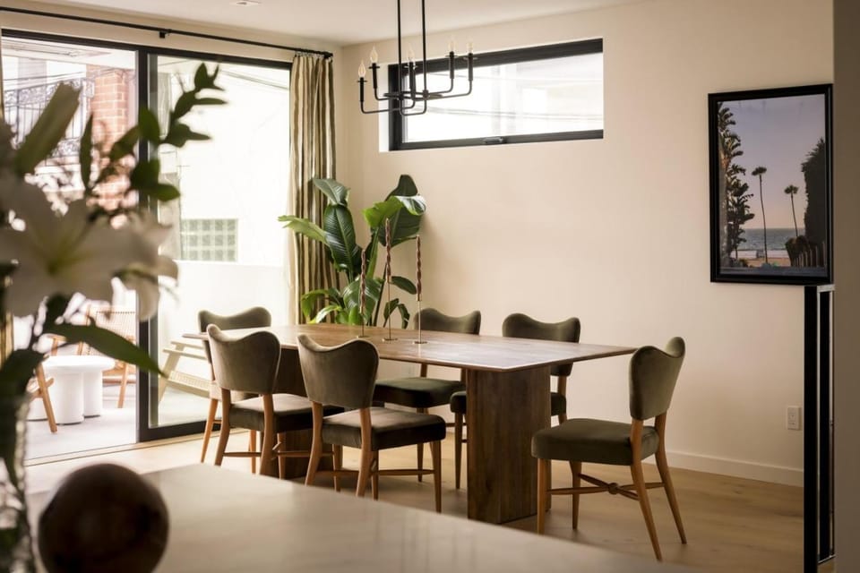 LA STR MB 13th Place House in Manhattan Beach