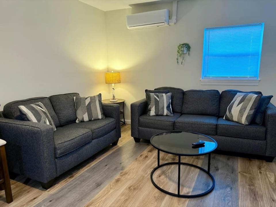 Charming Beaufort Space Perfect 4 Extended Stays Apartment in Port Royal