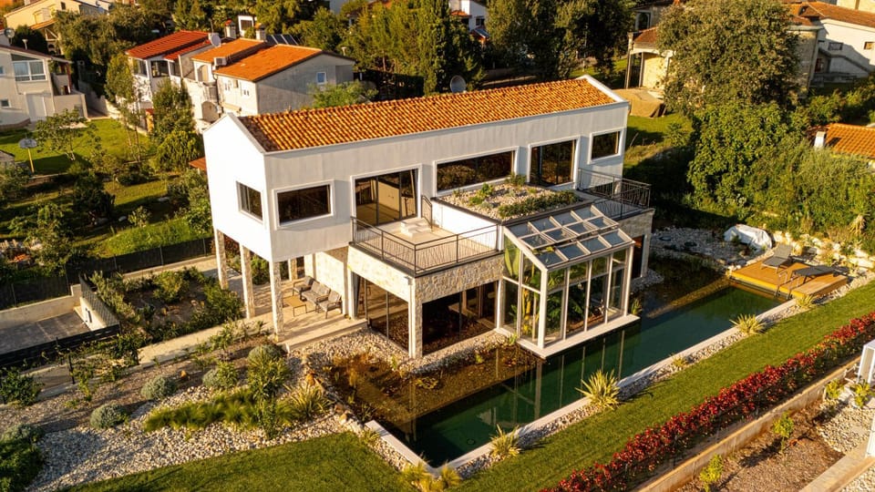 Natural landscape, Garden view, Swimming pool