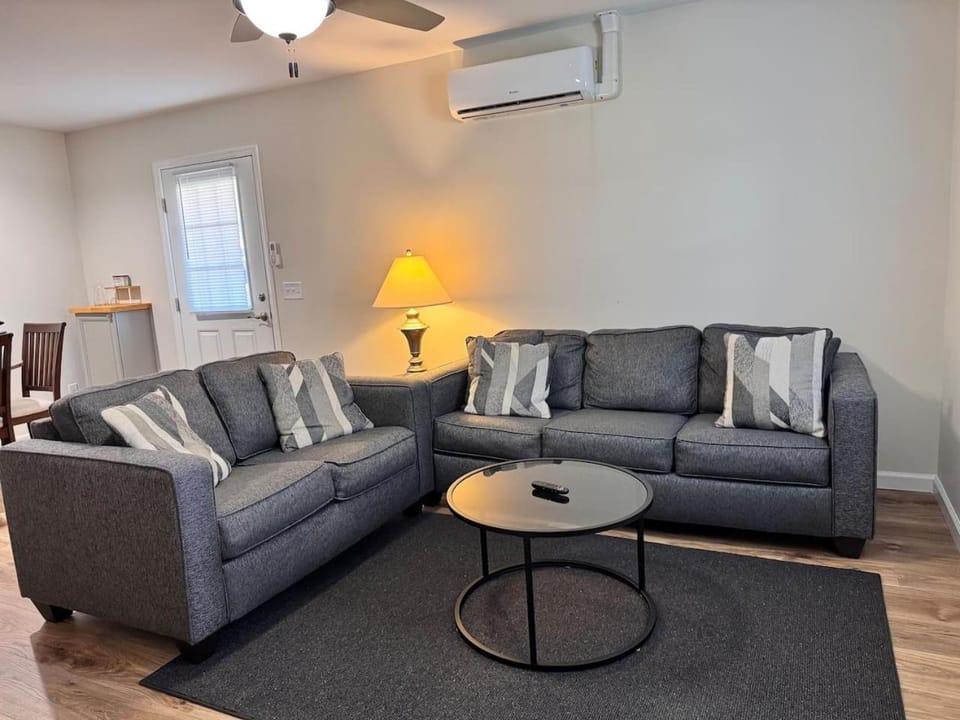 Quiet Beaufort Escape Renovated And Pet Friendly Apartment in Port Royal