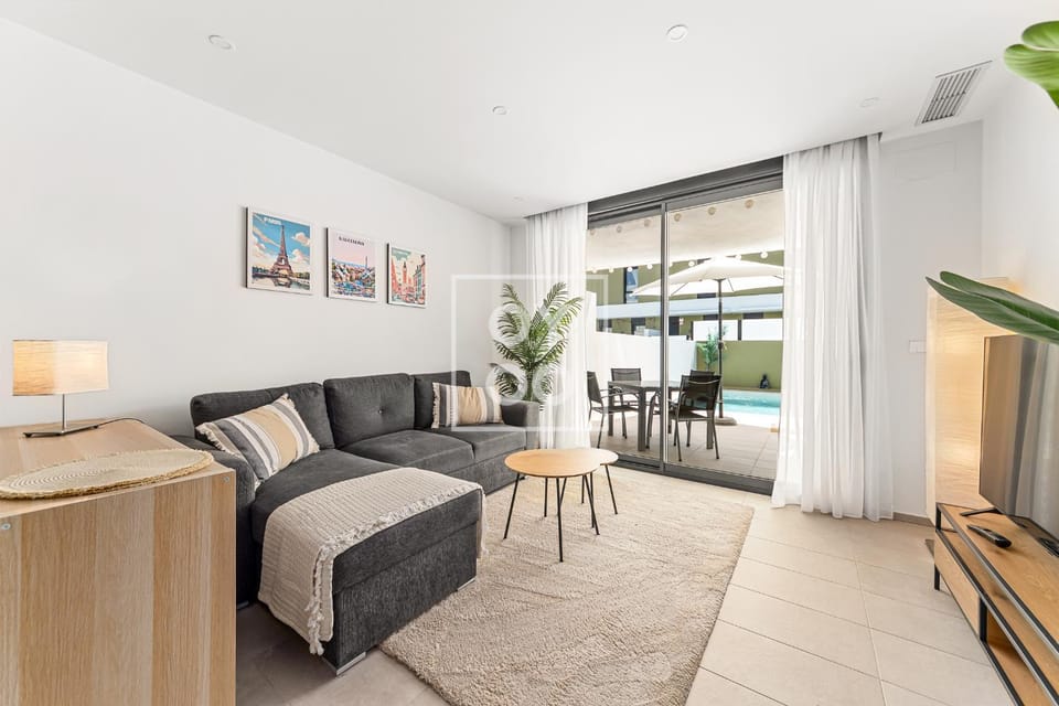 TV and multimedia, View (from property/room), Seating area, Pool view