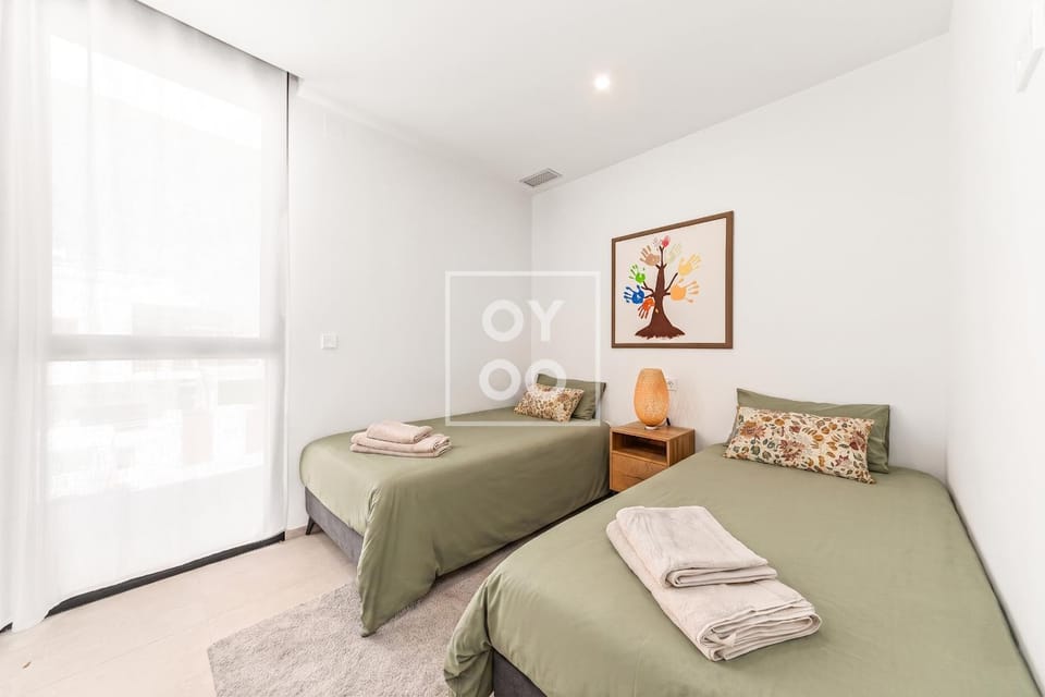 Bed, Bedroom, towels