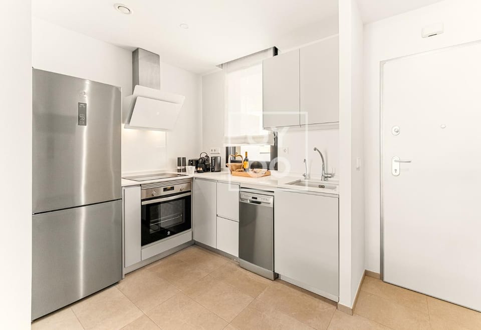 Coffee/tea facilities, Kitchen or kitchenette, dishwasher, oven, stove