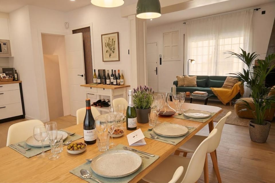 Living room, Dining area