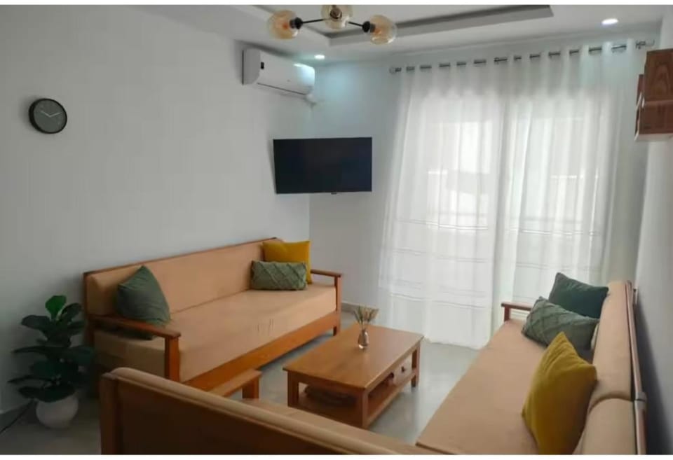 Kitchen or kitchenette, Dining area, Breakfast, Lunch, toaster