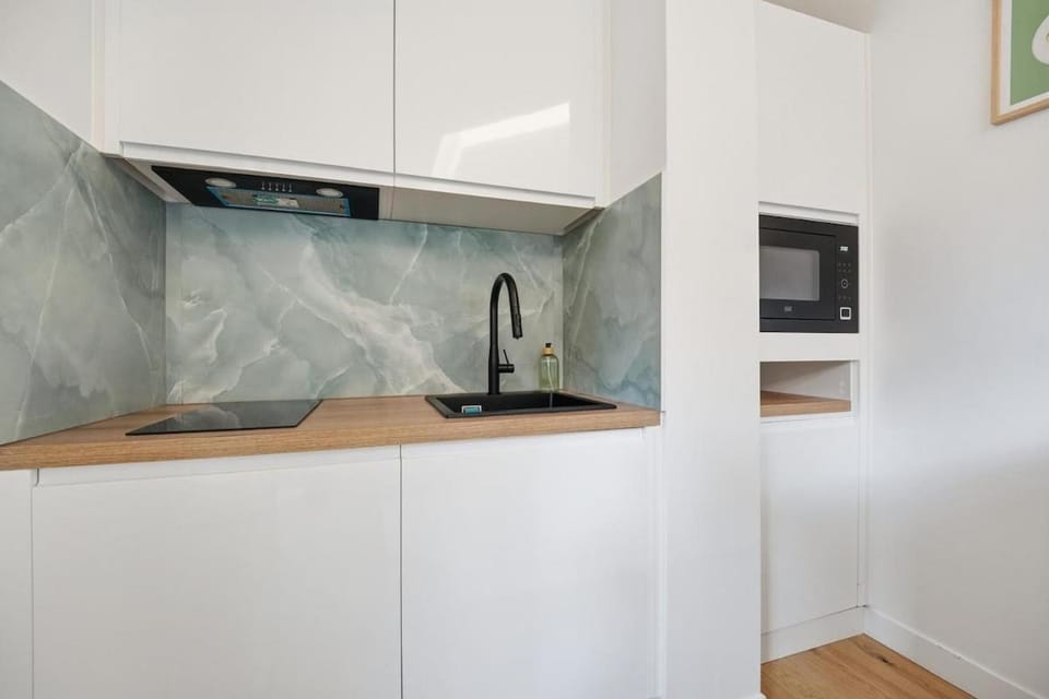 One Bedroom Apartment Cozy New AC WIFI Apartment in Nice
