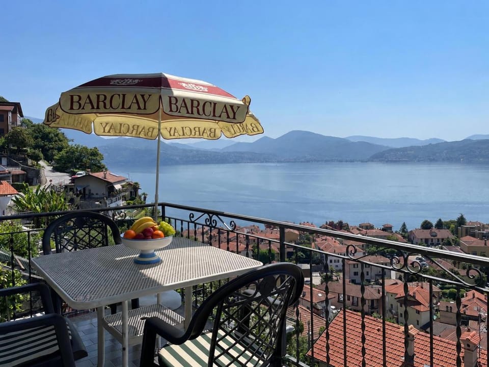 Balcony/Terrace, Lake view, Mountain view