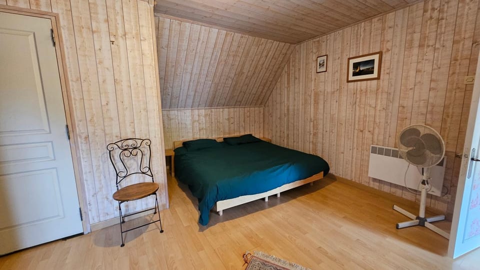 Bed, Photo of the whole room