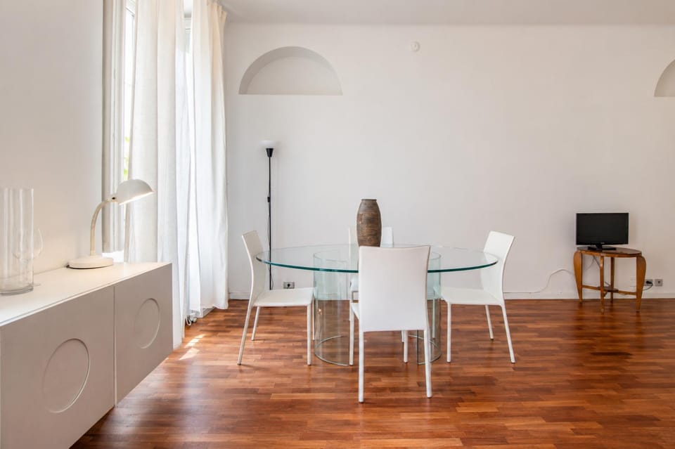 TV and multimedia, Living room, Seating area, Dining area