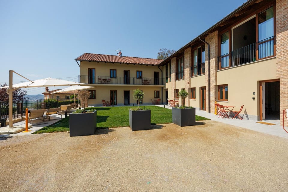 Property building, Garden, Garden view, sunbed