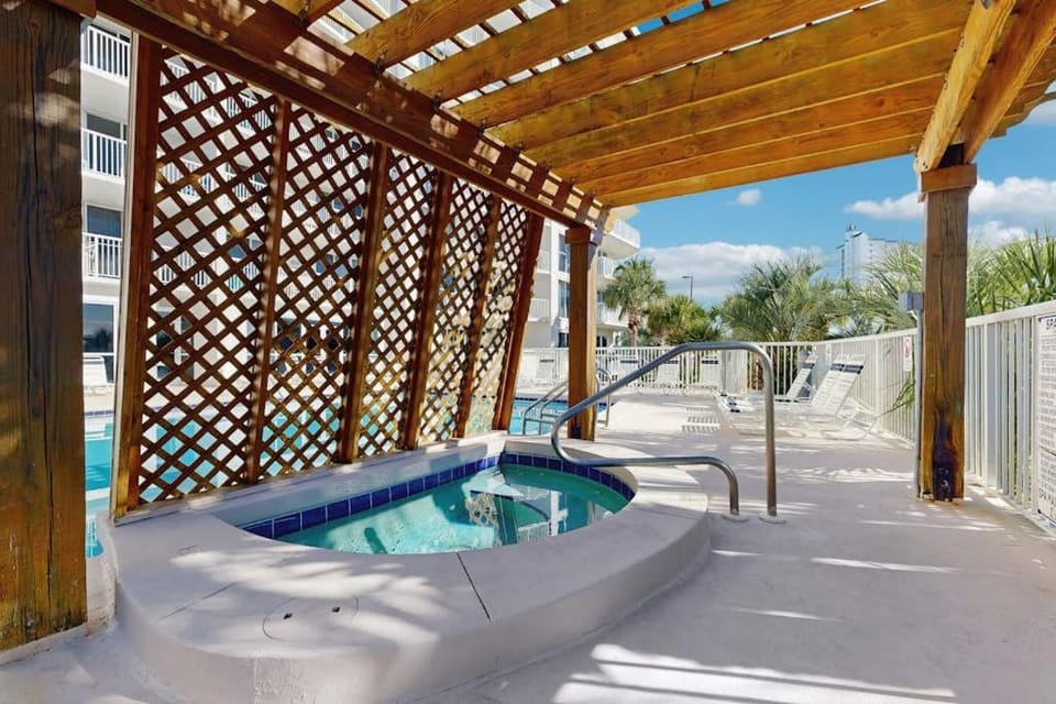 Coastal condo with Sound and Gulf views washer and dryer Wifi House in Destin
