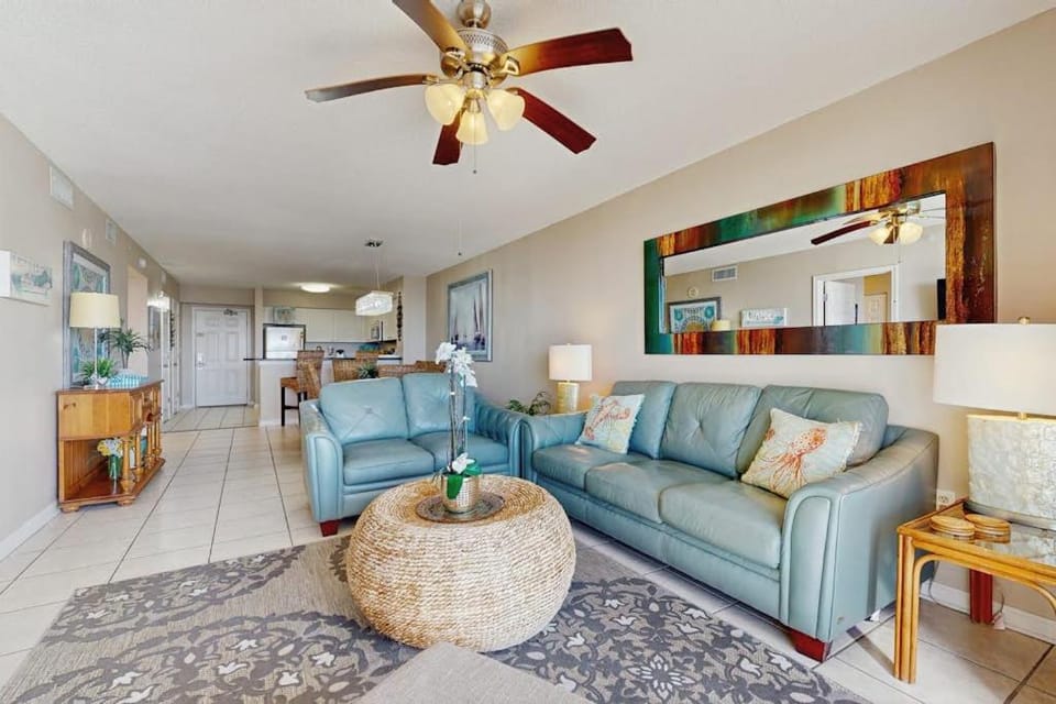 Coastal condo with Sound and Gulf views washer and dryer Wifi House in Destin