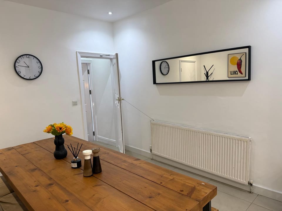 Snug House -- Lydgate Lane 4 bed house, sleeps 9 Apartment in Sheffield