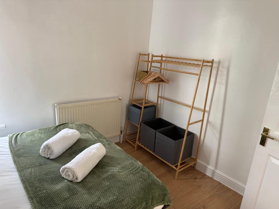 Snug House -- Lydgate Lane 4 bed house, sleeps 9 Apartment in Sheffield