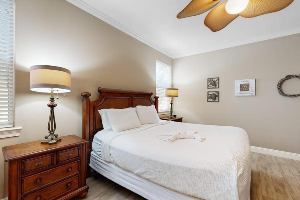 Nautical home in gated community with pool hot tub & beach access House in Destin