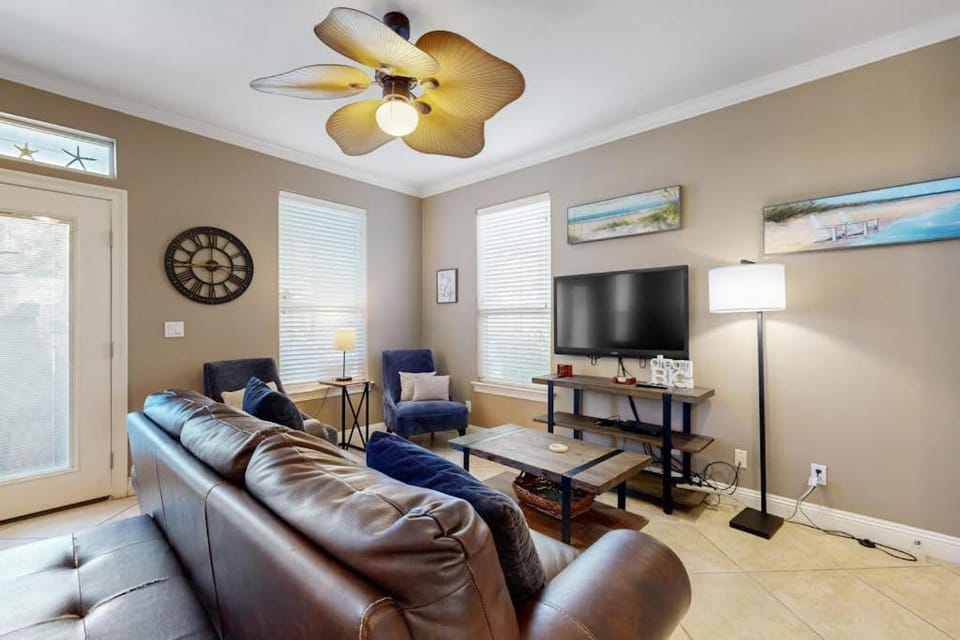 Nautical home in gated community with pool hot tub & beach access House in Destin