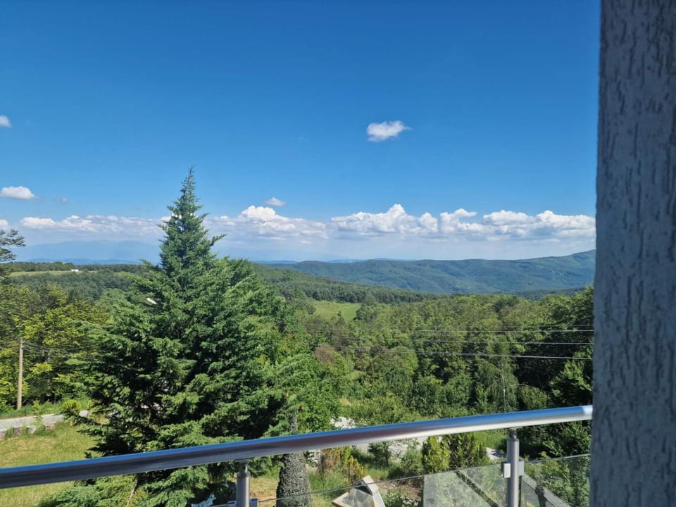 Семеен хотел Forest Retreat Mountain Resort Hotel in Bulgaria