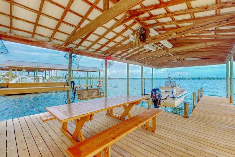 Waterfront 2 cottage home private dock and water access & private washer&dryer House in Fort Walton Beach