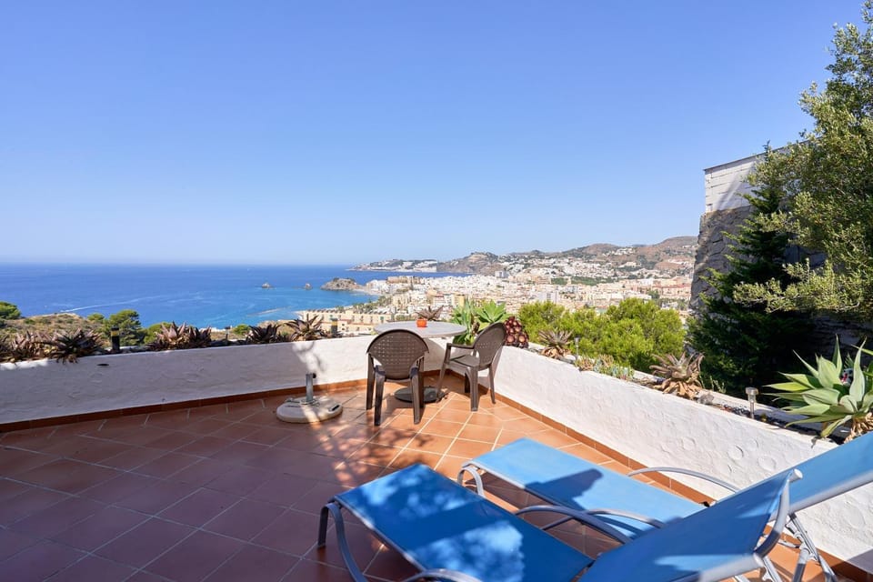 Property building, Balcony/Terrace, Living room