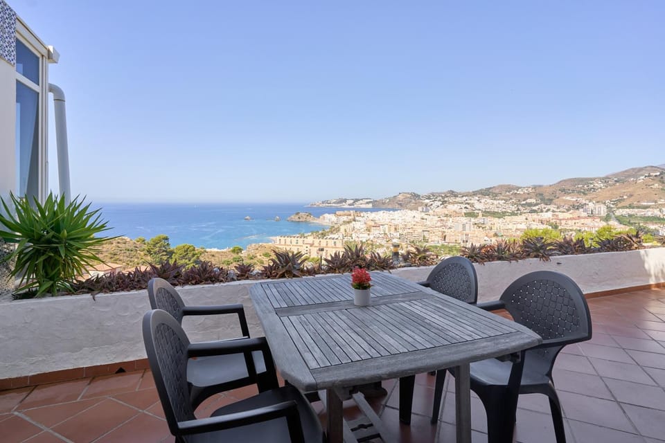Property building, Balcony/Terrace, Living room