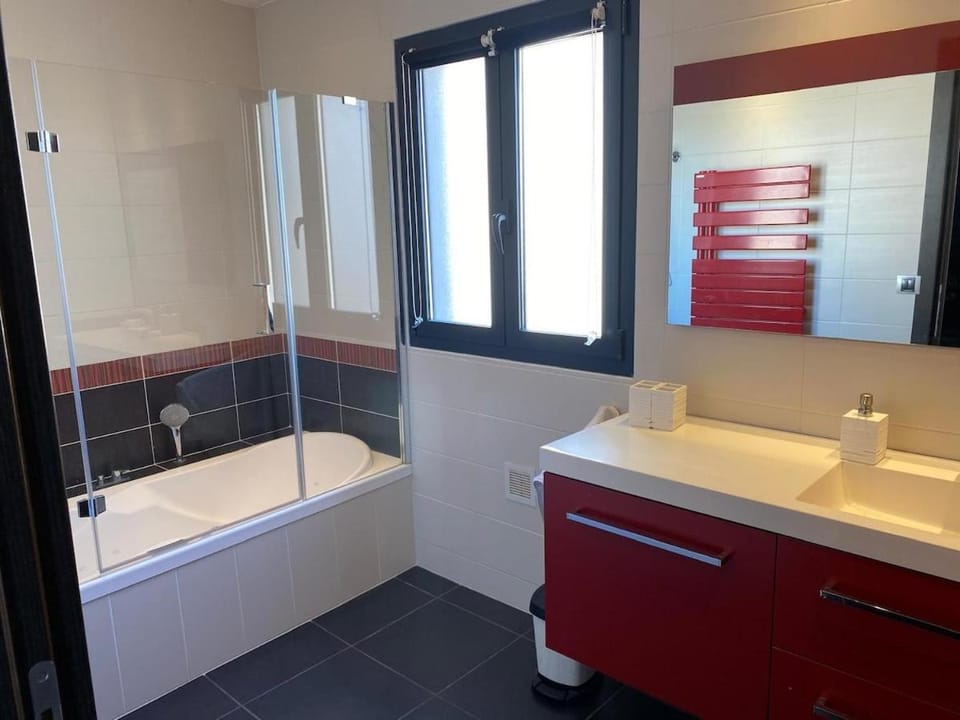 Villa with pool for 8 people, near beaches & Montpellier Villa in Lattes