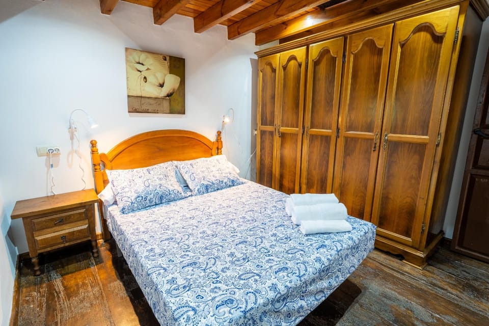 Bed, Photo of the whole room, Bedroom, wardrobe