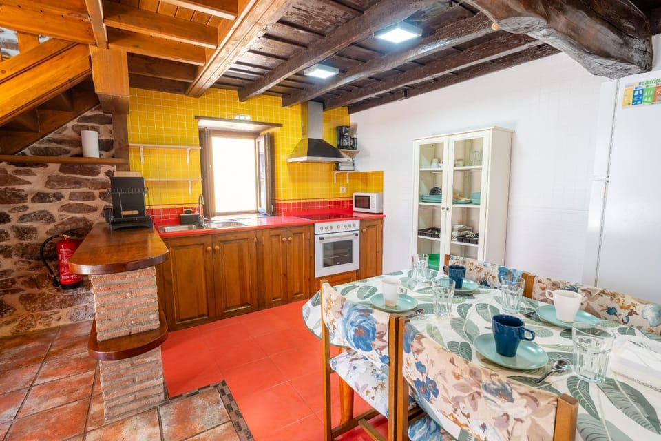 Kitchen or kitchenette, Dining area, pet friendly, stove
