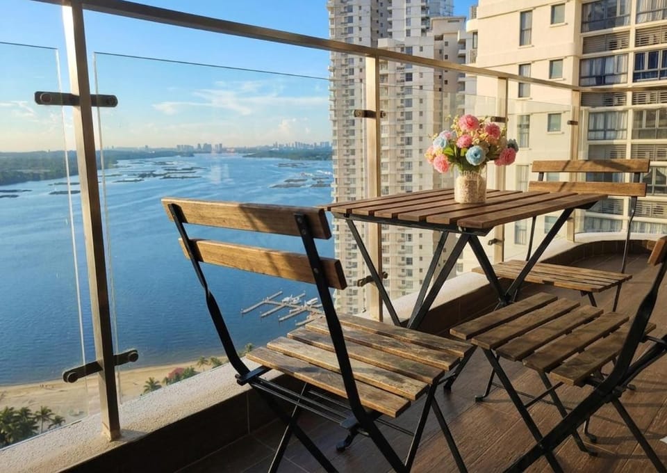 Natural landscape, Balcony/Terrace, Seating area, Sea view