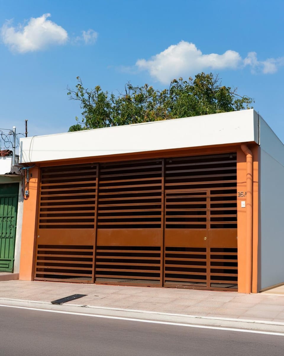 Facade/entrance