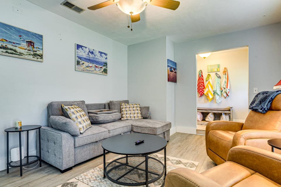 Family Haven Near Daytona Beaches! Game Room, Pool House in Port Orange